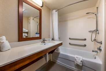 هتل Comfort Inn & Suites Orlando North