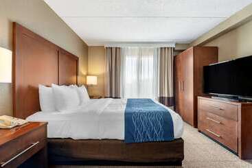 هتل Comfort Inn & Suites Orlando North
