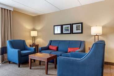 هتل Comfort Inn & Suites Orlando North