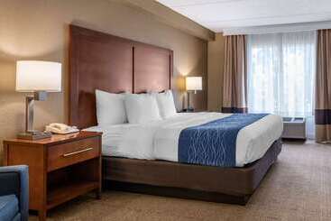 هتل Comfort Inn & Suites Orlando North
