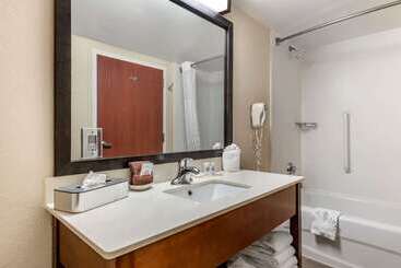 هتل Comfort Inn & Suites Orlando North