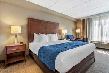 هتل Comfort Inn & Suites Orlando North