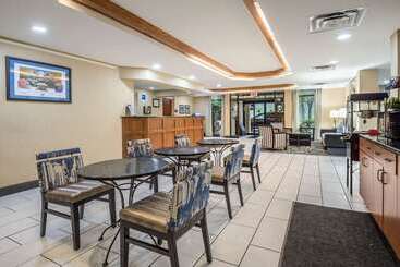 هتل Comfort Inn University