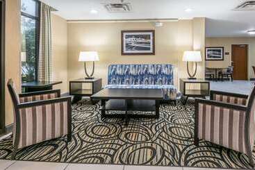 هتل Comfort Inn University