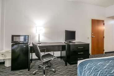 هتل Comfort Inn University