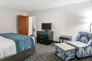 هتل Comfort Inn University