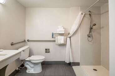 هتل Comfort Inn University