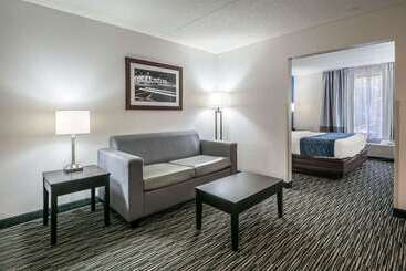 هتل Comfort Inn University