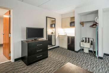 هتل Comfort Inn University