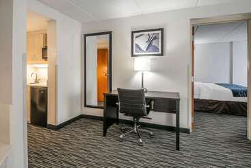 هتل Comfort Inn University