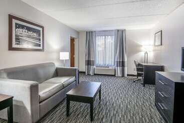 هتل Comfort Inn University