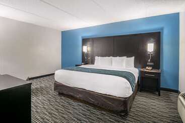 هتل Comfort Inn University