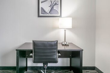 هتل Comfort Inn University