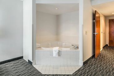 هتل Comfort Inn University
