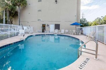 هتل Comfort Inn University