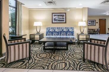 هتل Comfort Inn University