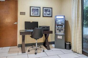 هتل Comfort Inn University