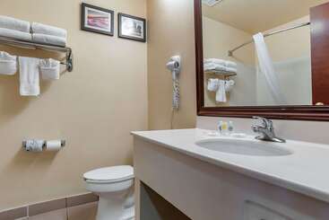 هتل Comfort Suites Airport