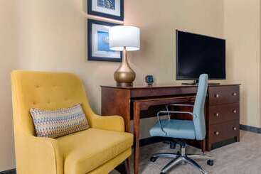 هتل Comfort Suites Near Universal Orlando Resort