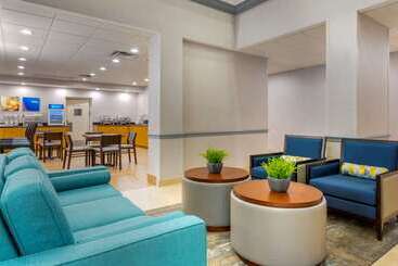 هتل Comfort Suites Near Universal Orlando Resort