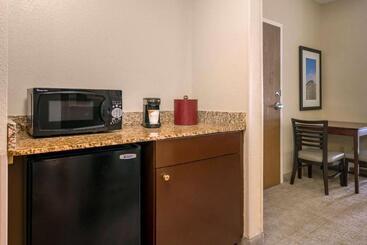 هتل Comfort Suites Near Universal Orlando Resort