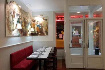 هتل Hôtel Bistrot Le Marceau