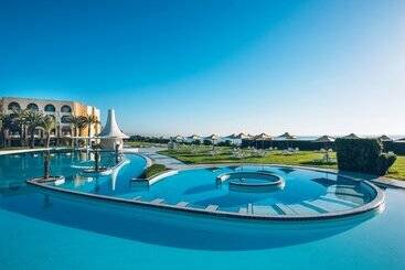 هتل Iberostar Waves Averroes