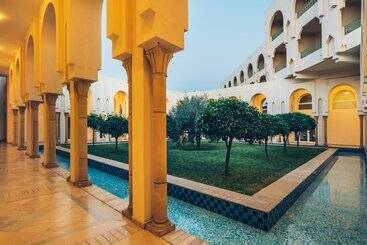 هتل Iberostar Waves Averroes