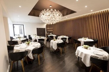 Logis Hotel Des Bourbons
