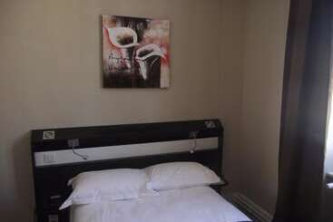 Logis Hotel Des Bourbons
