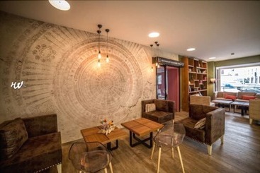 Logis Hotel Des Bourbons