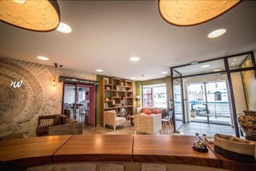 Logis Hotel Des Bourbons