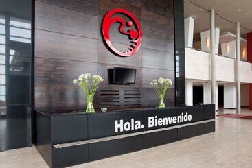 هتل NH Montevideo Columbia