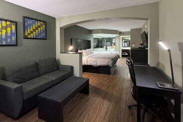 هتل Quality Inn & Suites Near Panama City Beach