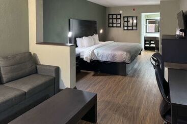 هتل Quality Inn & Suites Near Panama City Beach
