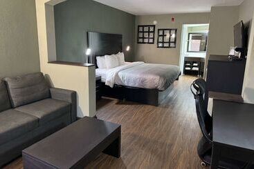 هتل Quality Inn & Suites Near Panama City Beach