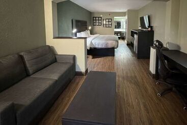 هتل Quality Inn & Suites Near Panama City Beach