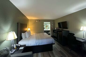 هتل Quality Inn & Suites Near Panama City Beach