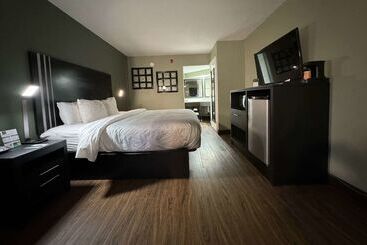 هتل Quality Inn & Suites Near Panama City Beach