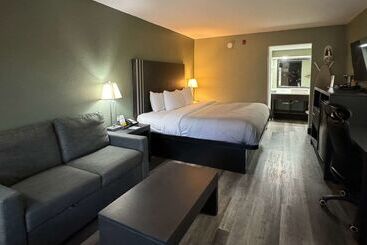 هتل Quality Inn & Suites Near Panama City Beach