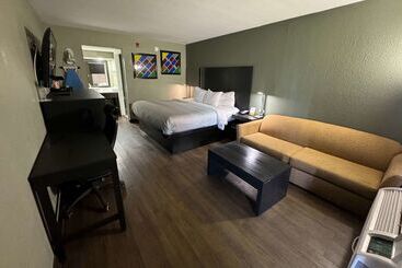 هتل Quality Inn & Suites Near Panama City Beach