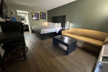 هتل Quality Inn & Suites Near Panama City Beach