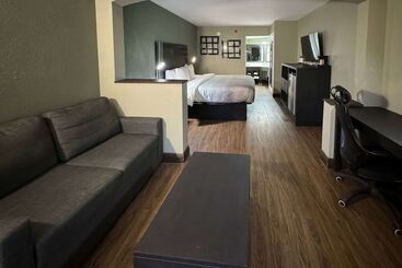 هتل Quality Inn & Suites Near Panama City Beach