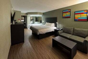 هتل Quality Inn & Suites Near Panama City Beach