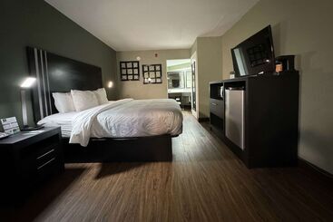 هتل Quality Inn & Suites Near Panama City Beach