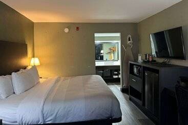 هتل Quality Inn & Suites Near Panama City Beach