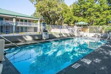 هتل Quality Inn & Suites Near Panama City Beach