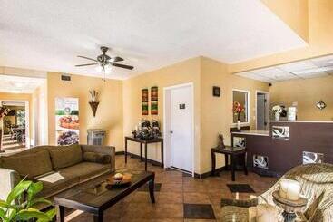 هتل Quality Inn & Suites Near Panama City Beach