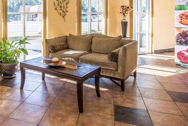 هتل Quality Inn & Suites Near Panama City Beach