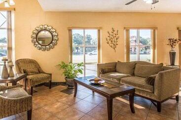 هتل Quality Inn & Suites Near Panama City Beach